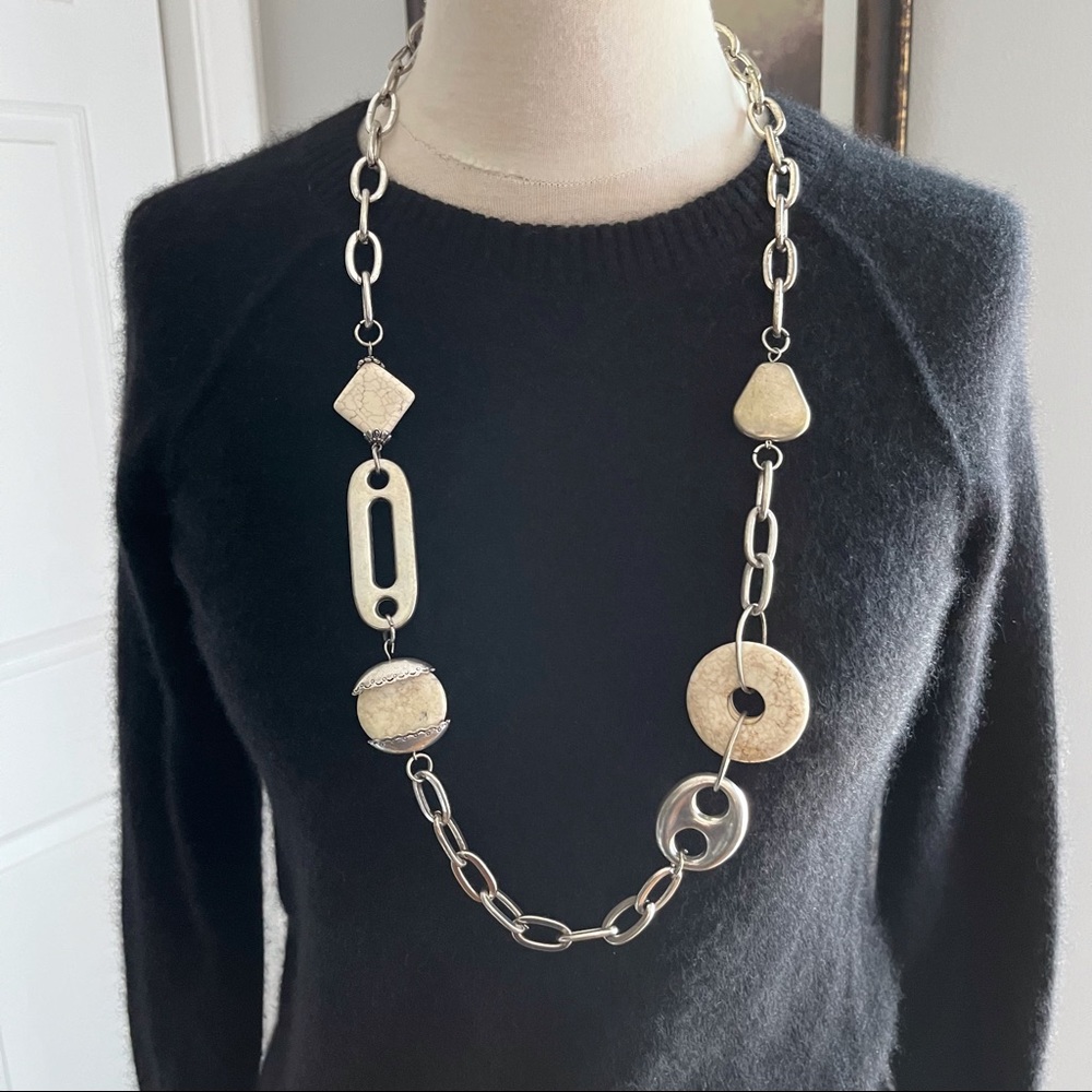 SILVER TONE STATEMENT NECKLACE